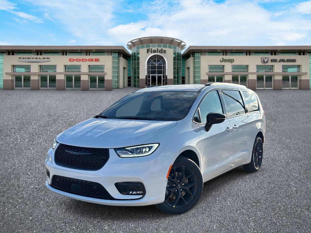 New 2026 Chrysler Pacifica Select AWD