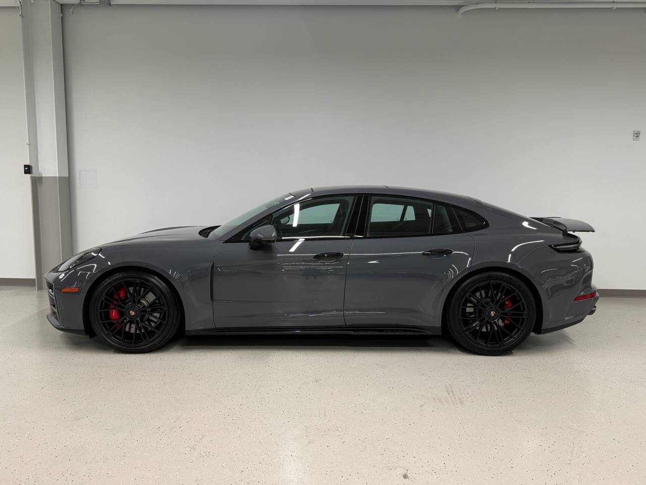 صورة 2 لـ 2025 Porsche PANAMERA