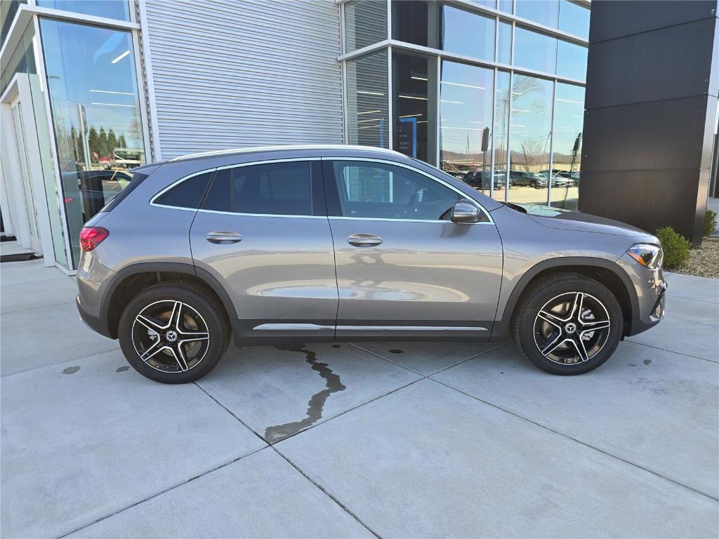 MERCEDES-BENZ GLA - 2