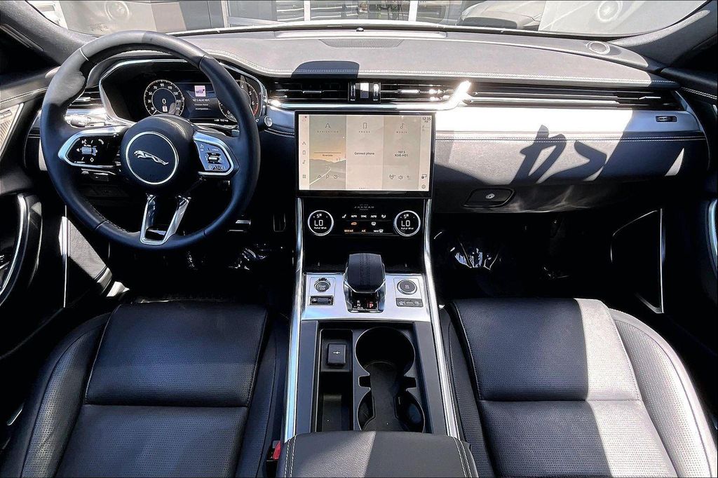 2024 Jaguar XF R-DYNAMIC SE P250 AWD AUTOMATIC — фото 14