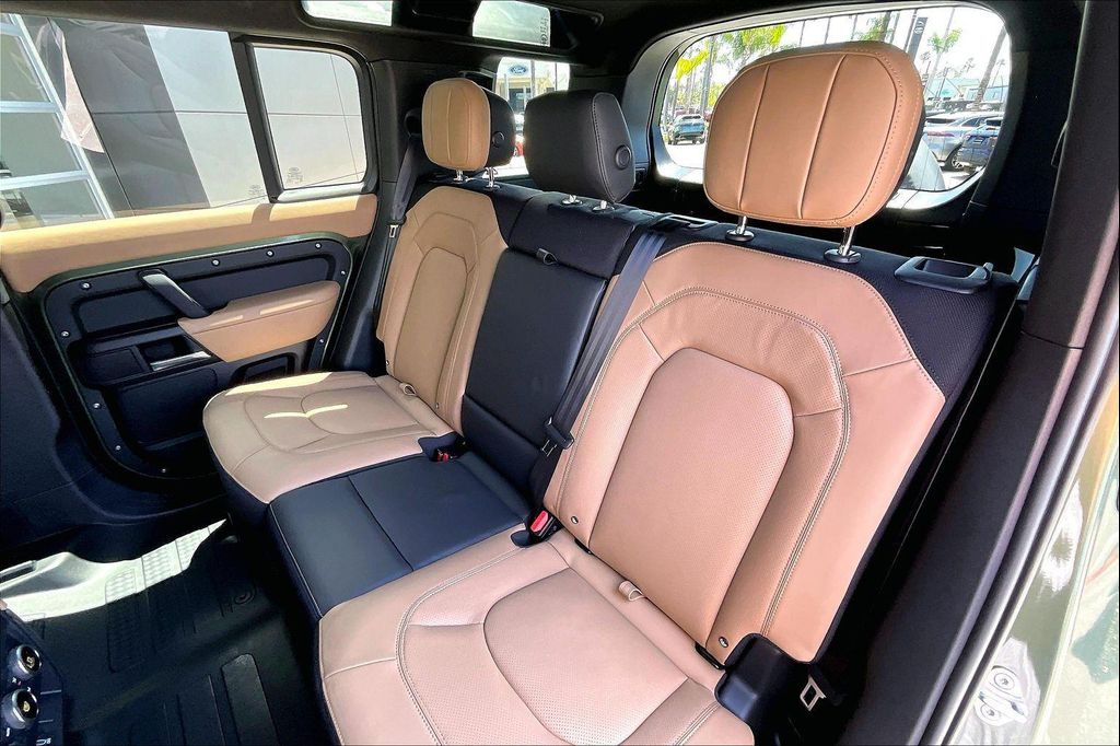 صورة 10 لـ 2026 LAND Rover DEFENDER P400 X
