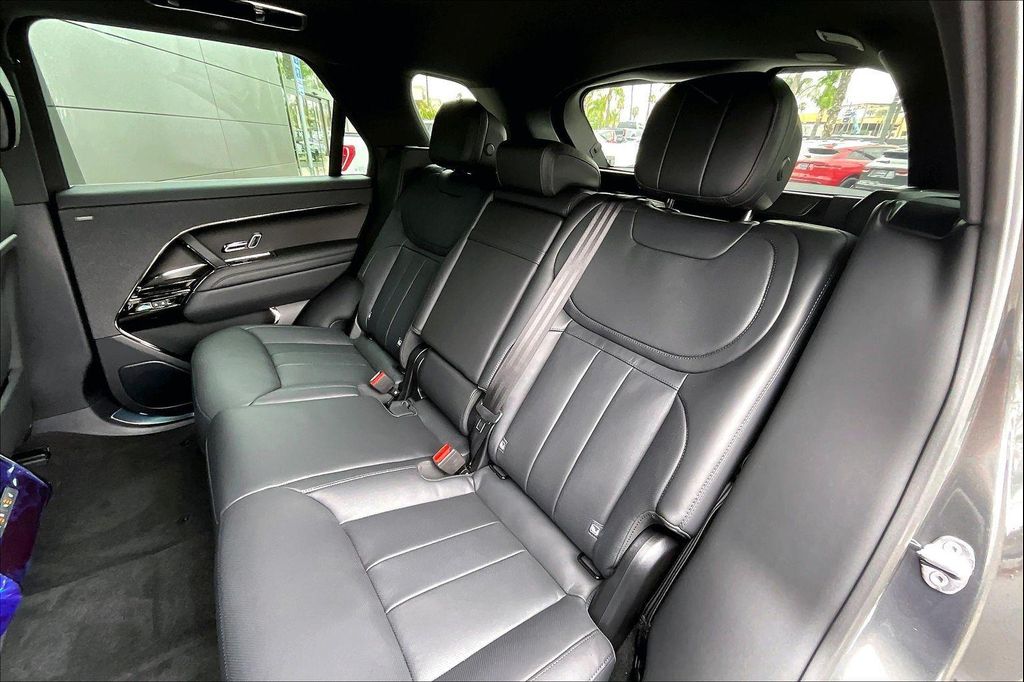 صورة 10 لـ 2026 LAND Rover RANGE ROVER SPORT SE