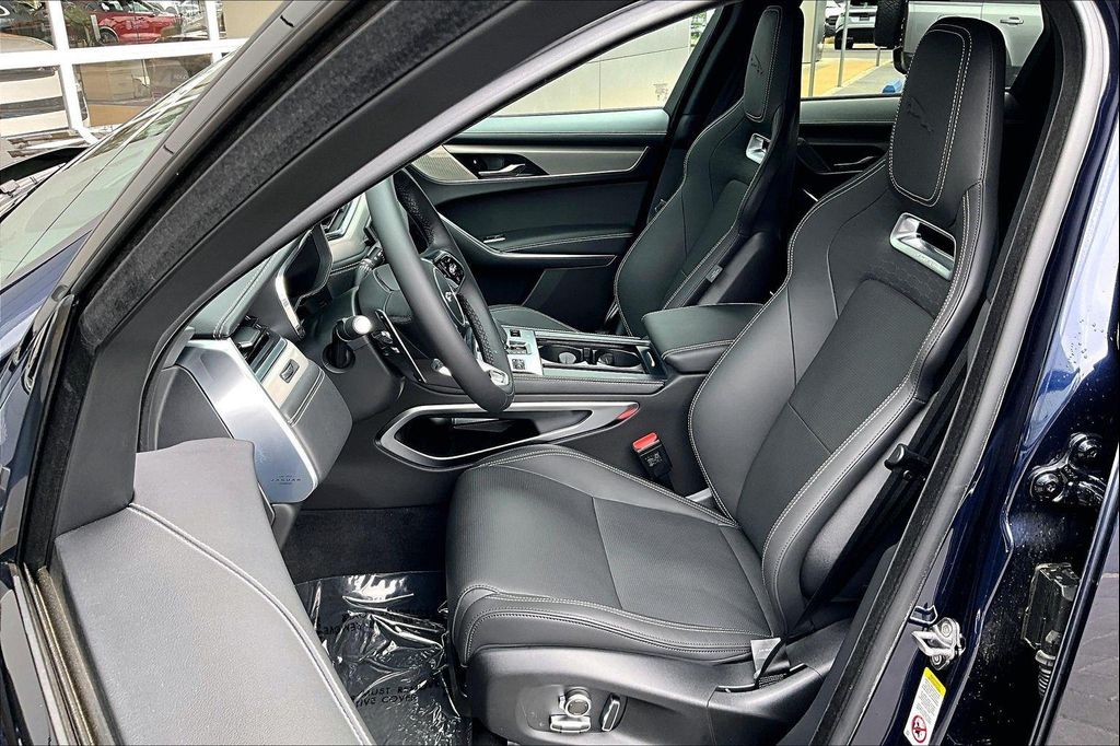 صورة 9 لـ 2026 Jaguar F-PACE R-DYNAMIC S P250 AWD AUTOMATIC
