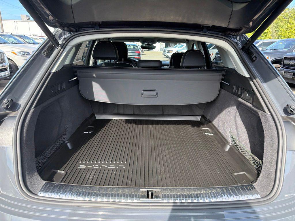 صورة مصغرة 32 لـ 2024 AUDI Q8 E-TRON PRESTIGE