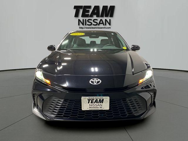 2025 Toyota CAMRY SE photo 2