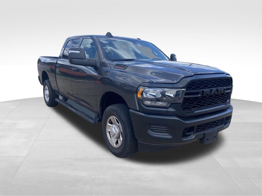 صورة 8 لـ 2024 RAM 3500 TRADESMAN CREW CAB 4X4 6'4' BOX