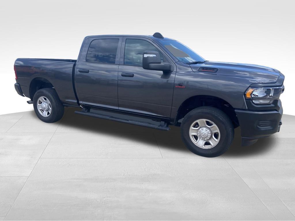 صورة 10 لـ 2024 RAM 3500 TRADESMAN CREW CAB 4X4 6'4' BOX