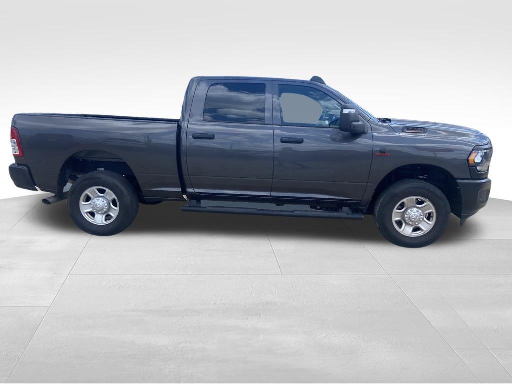 صورة 12 لـ 2024 RAM 3500 TRADESMAN CREW CAB 4X4 6'4' BOX