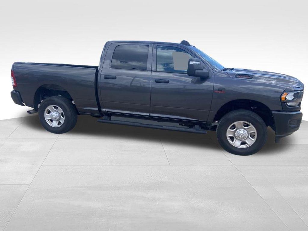 صورة 11 لـ 2024 RAM 3500 TRADESMAN CREW CAB 4X4 6'4' BOX
