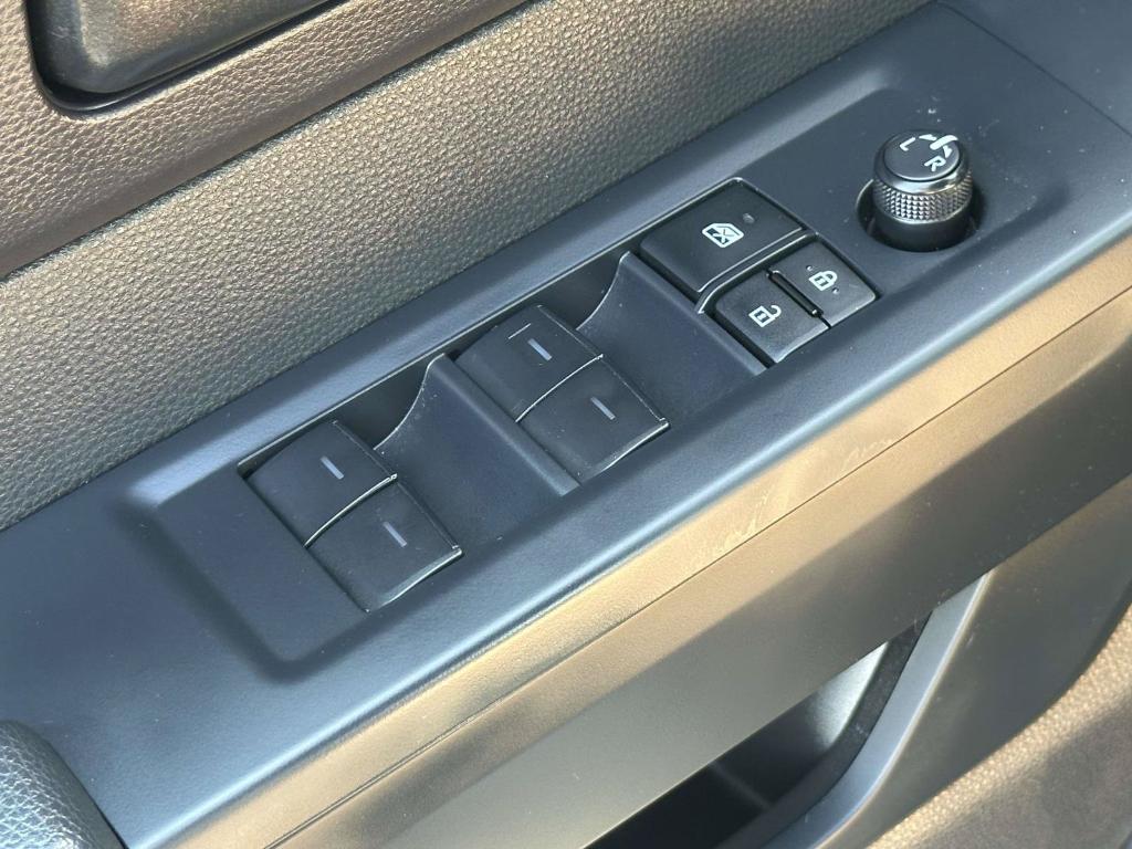 2025 Toyota TUNDRA SR — миниатюра 15