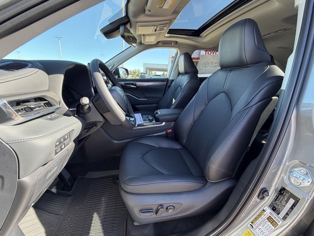 صورة 10 لـ 2026 Toyota HIGHLANDER LIMITED