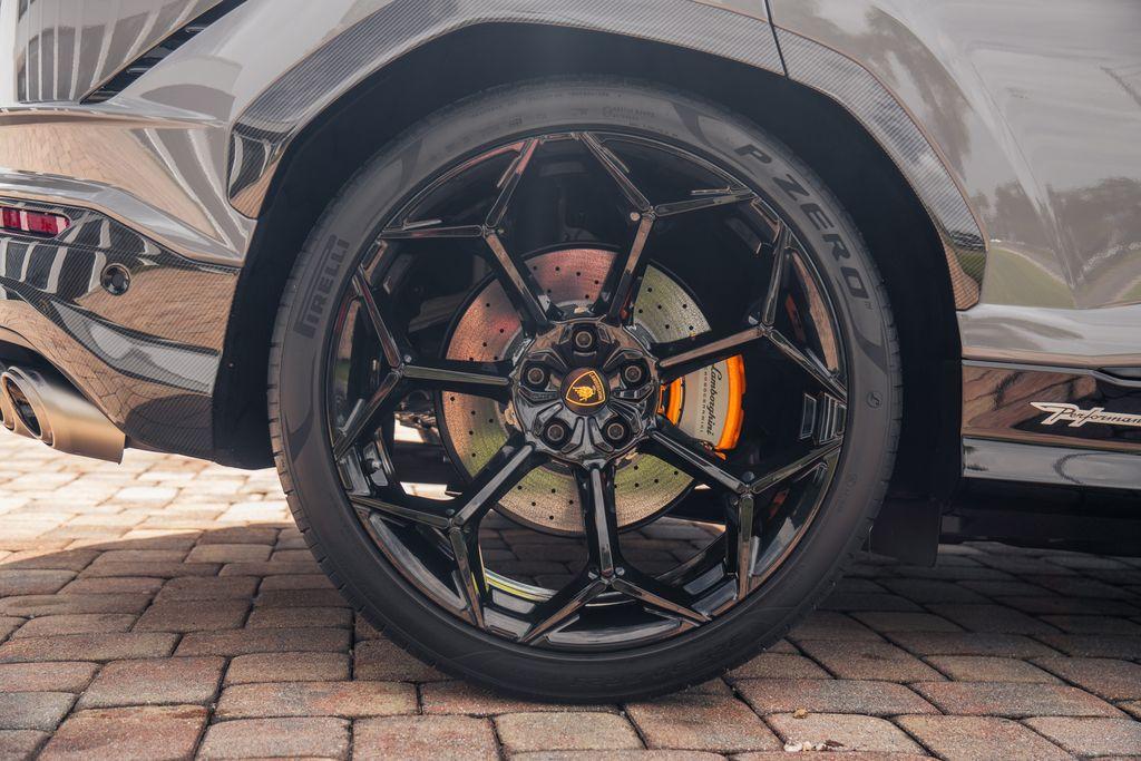 صورة 14 لـ 2024 Lamborghini URUS PERFORMANTE