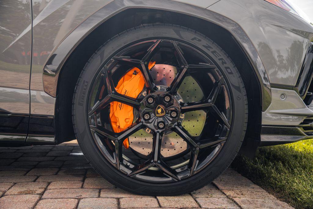 صورة 15 لـ 2024 Lamborghini URUS PERFORMANTE