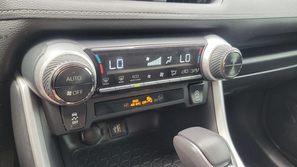 صورة مصغرة 19 لـ 2024 Toyota RAV4 XLE PREMIUM