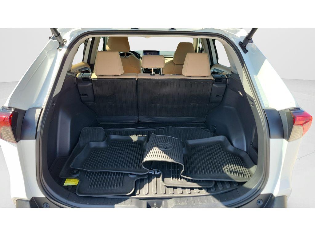 2024 Toyota RAV4 XLE photo 9