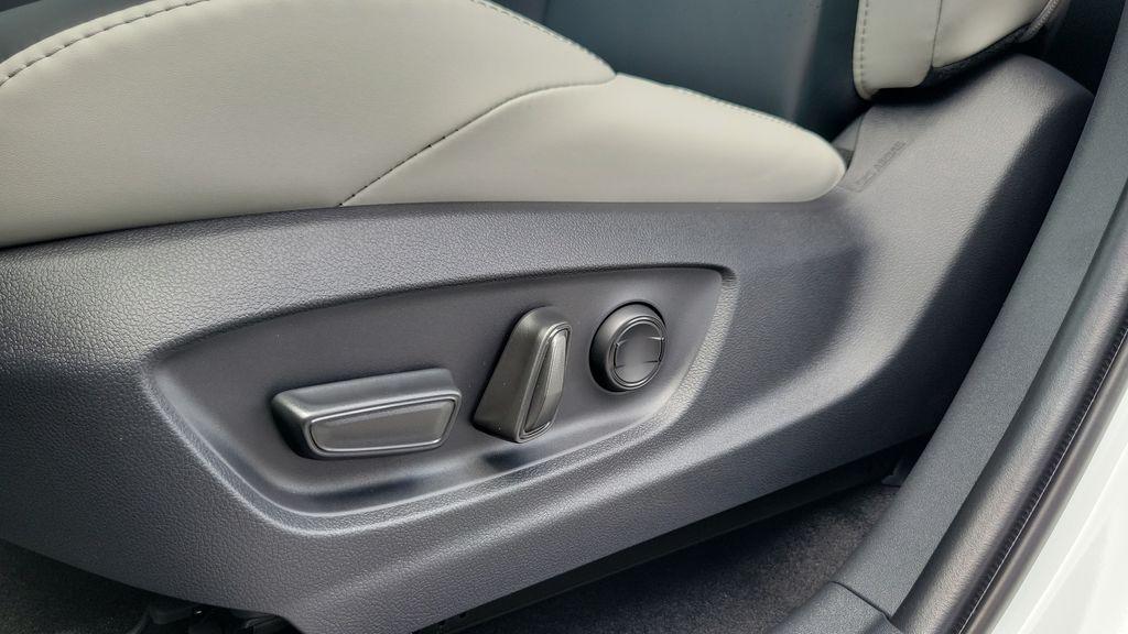 صورة 15 لـ 2026 Toyota BZ LIMITED