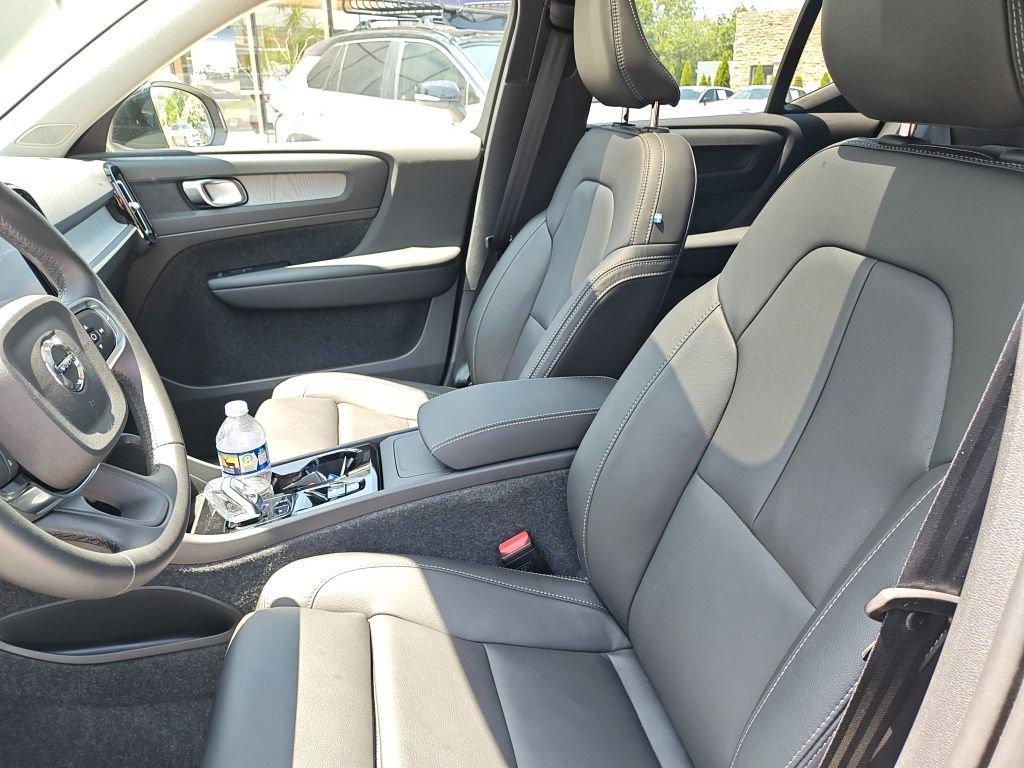 2026 Volvo XC40 B5 PLUS — фото 10