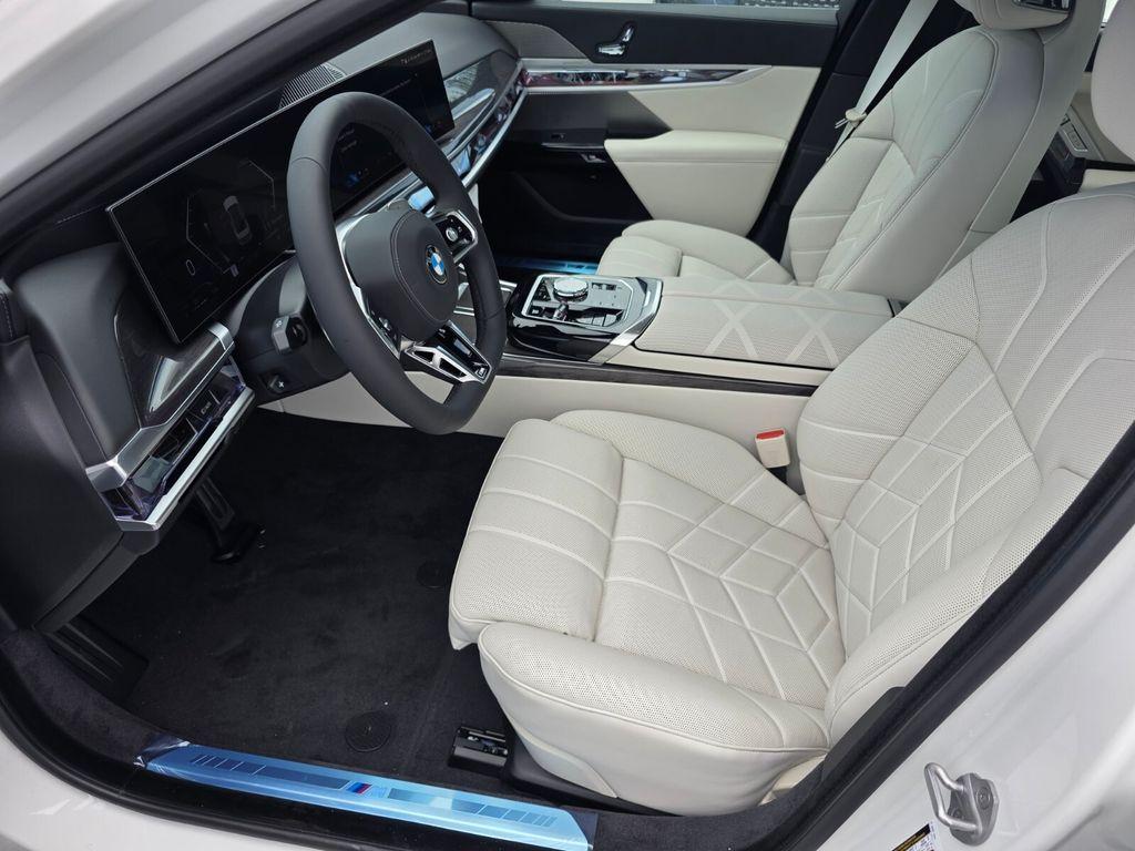 صورة 7 لـ 2026 BMW 740 I XDRIVE