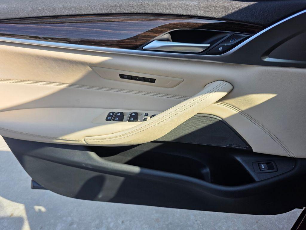 2023 BMW 530 I thumbnail 27