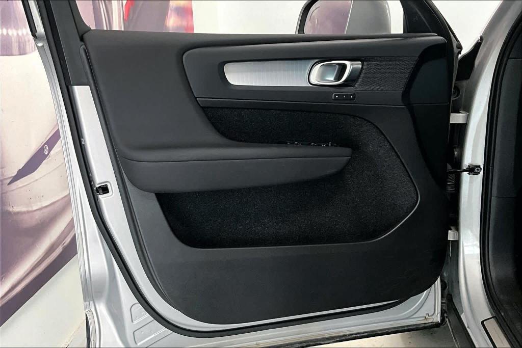 صورة مصغرة 25 لـ 2025 Volvo XC40 B5 CORE BRIGHT THEME