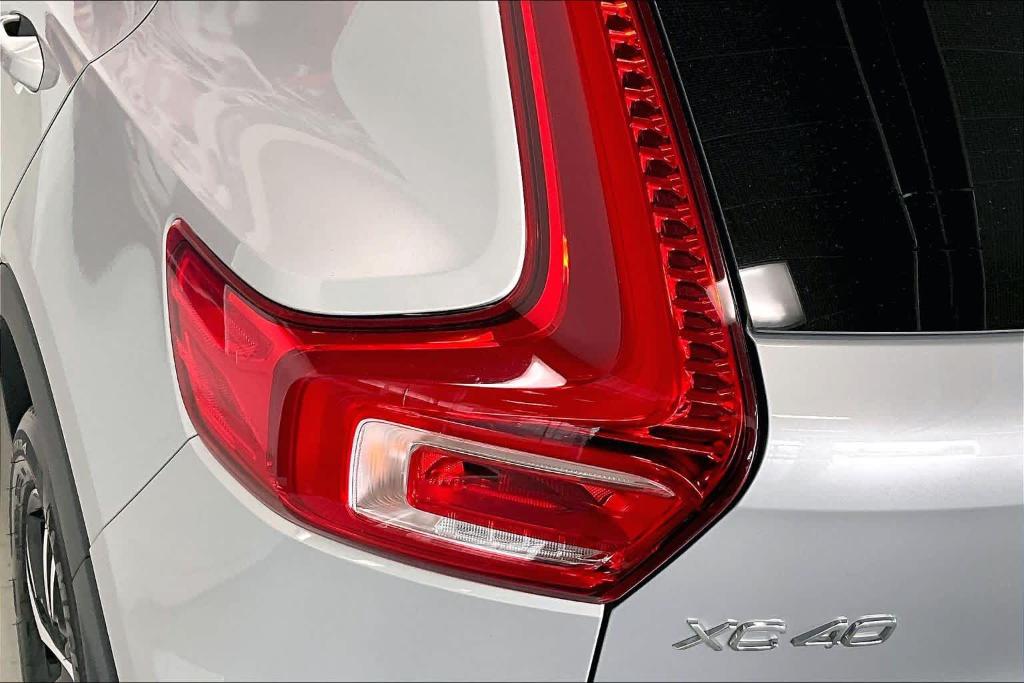 صورة مصغرة 30 لـ 2025 Volvo XC40 B5 CORE BRIGHT THEME