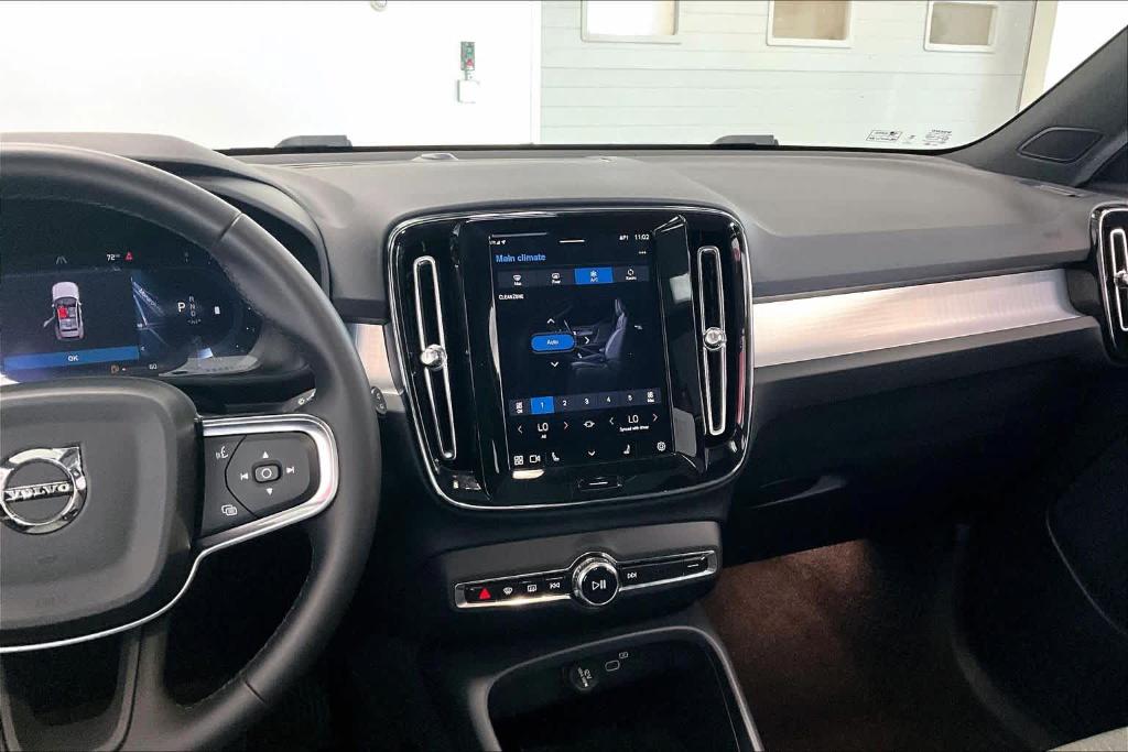 صورة مصغرة 14 لـ 2025 Volvo XC40 B5 CORE BRIGHT THEME