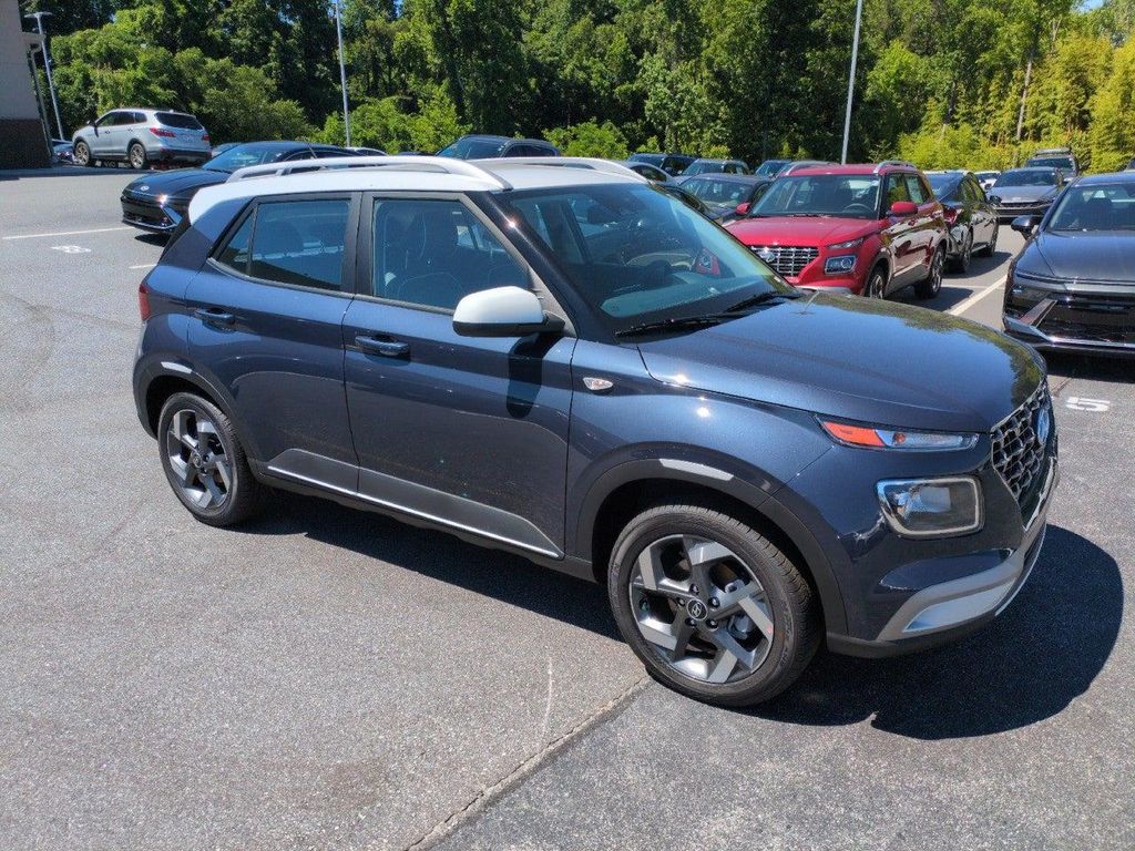 New 2026 Hyundai VENUE SEL w/Two-Tone Roof