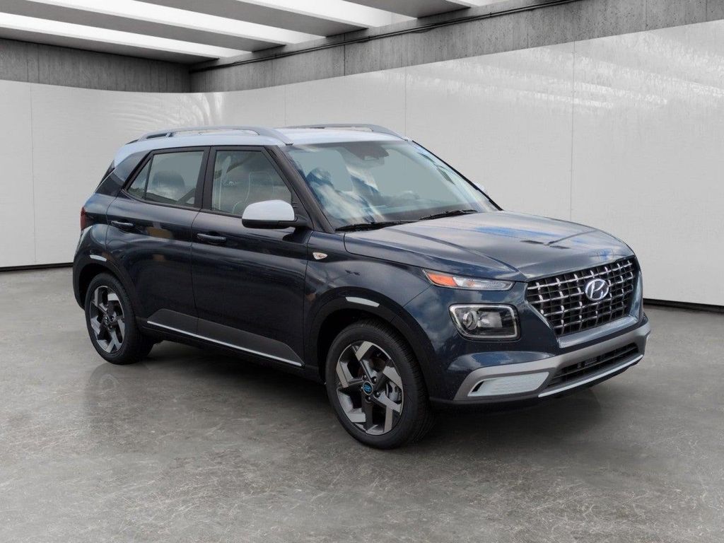 New 2026 Hyundai VENUE SEL w/Two-Tone Roof