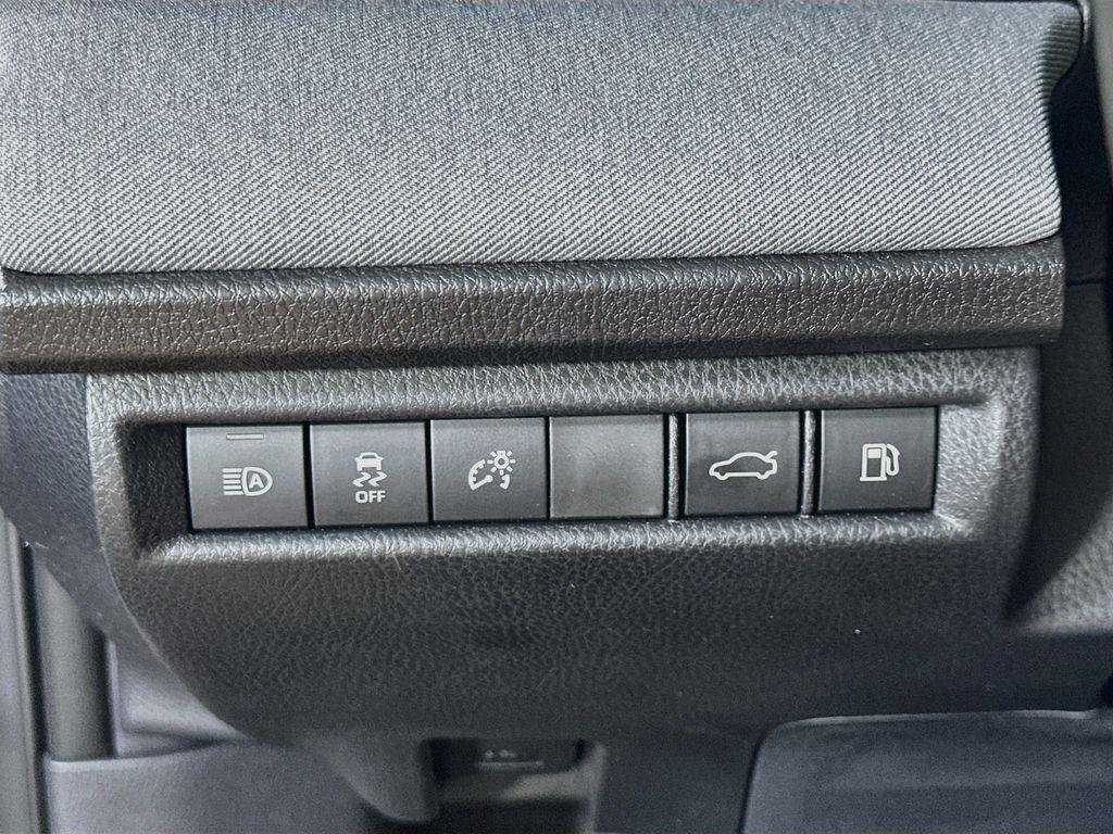 صورة 21 لـ 2026 Toyota CAMRY LE