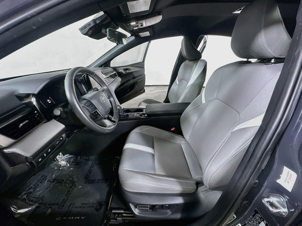 2025 Toyota CAMRY SE — миниатюра 17