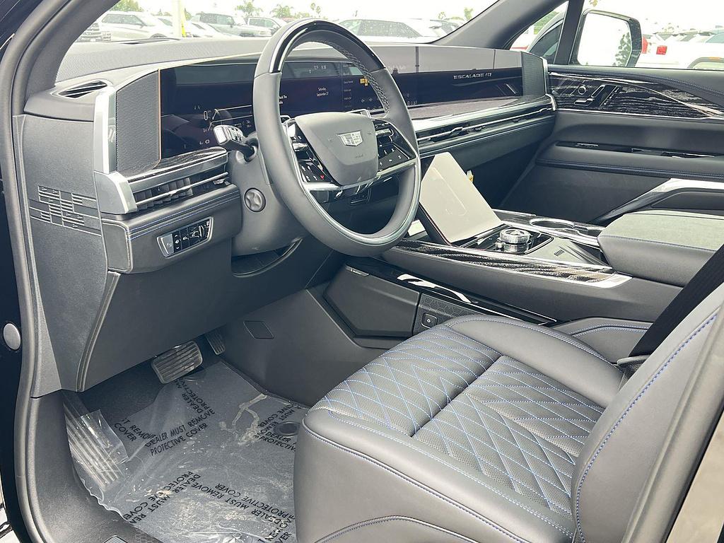 2026 Cadillac ESCALADE IQ LUXURY — фото 9