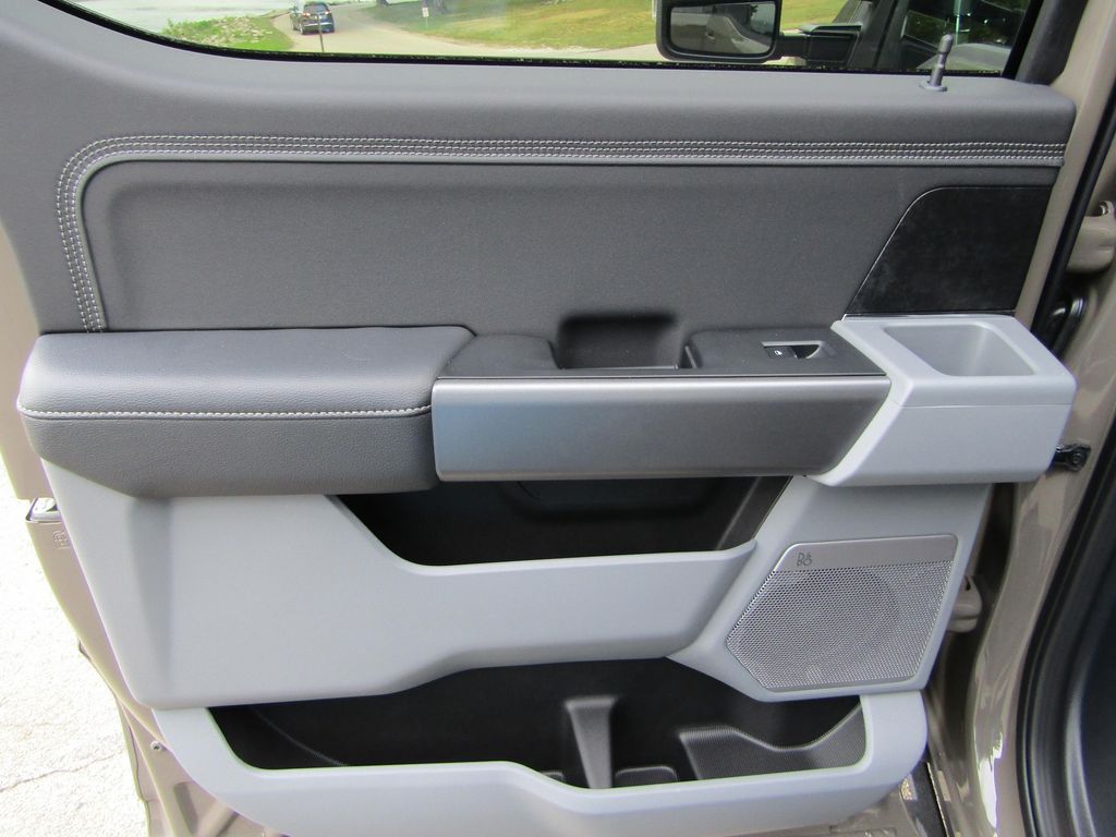 2027 FORD F-250 XLT 照片 12