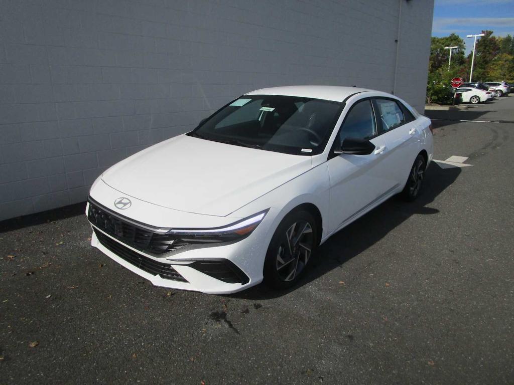 New 2025 Hyundai ELANTRA SEL Sport