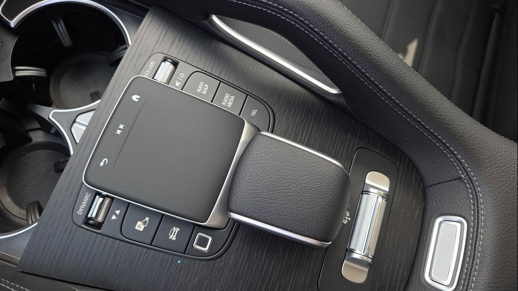 2026 Mercedes-BENZ GLS — миниатюра 32