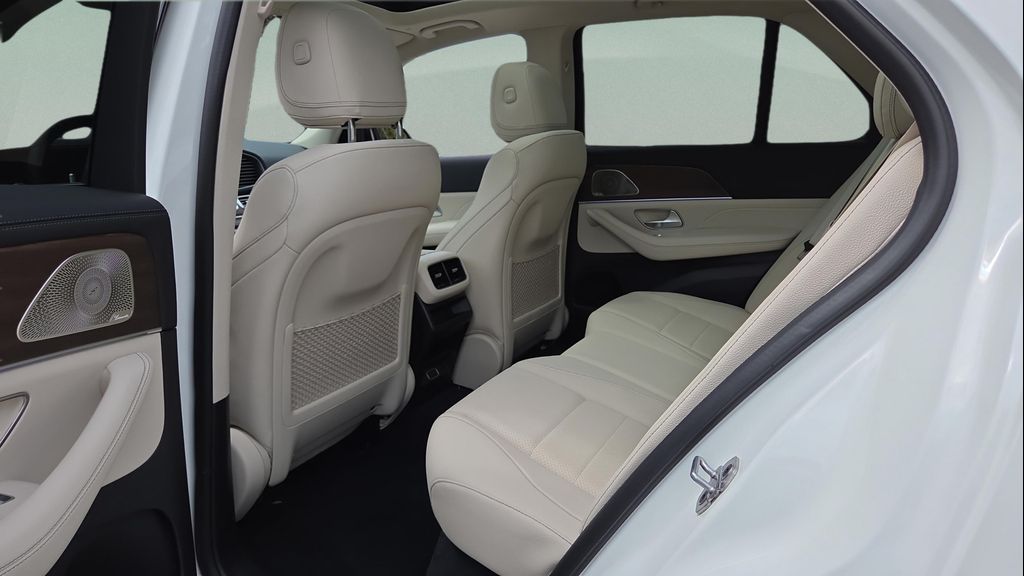 2026 Mercedes-BENZ GLE — миниатюра 11