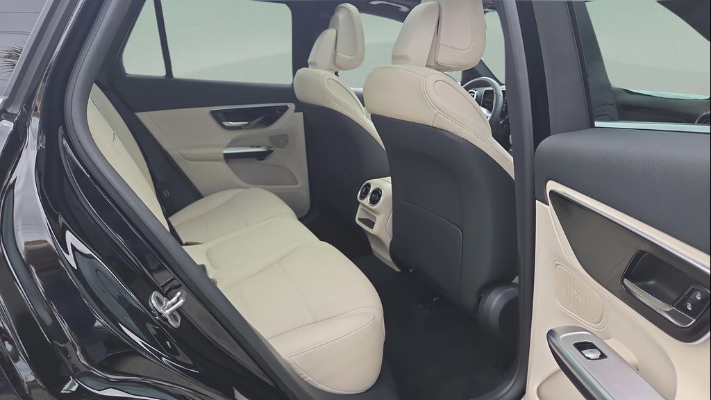صورة مصغرة 17 لـ 2026 Mercedes-BENZ GLC