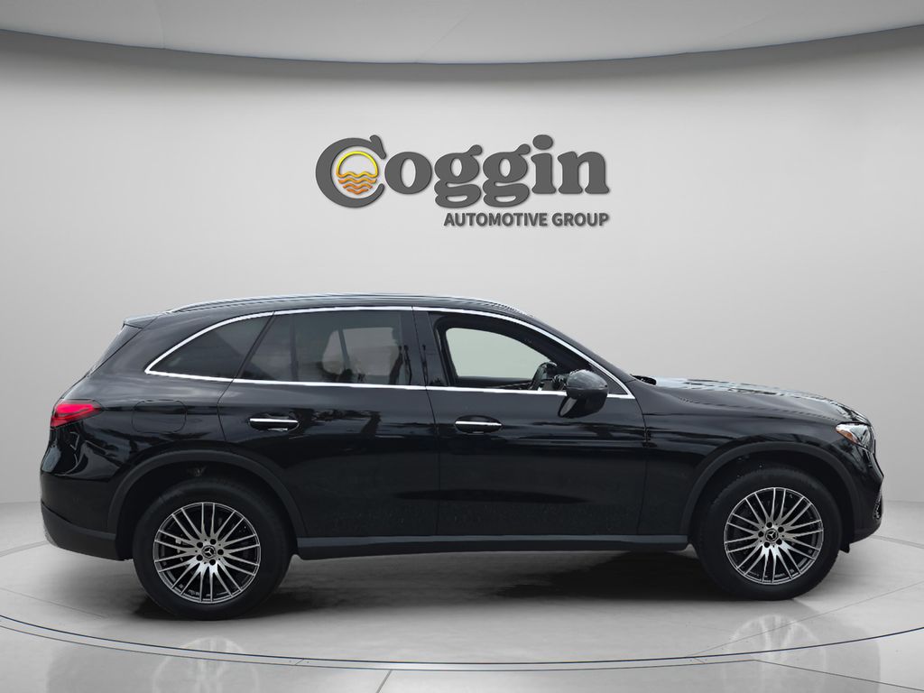 2026 Mercedes-BENZ GLC photo 8