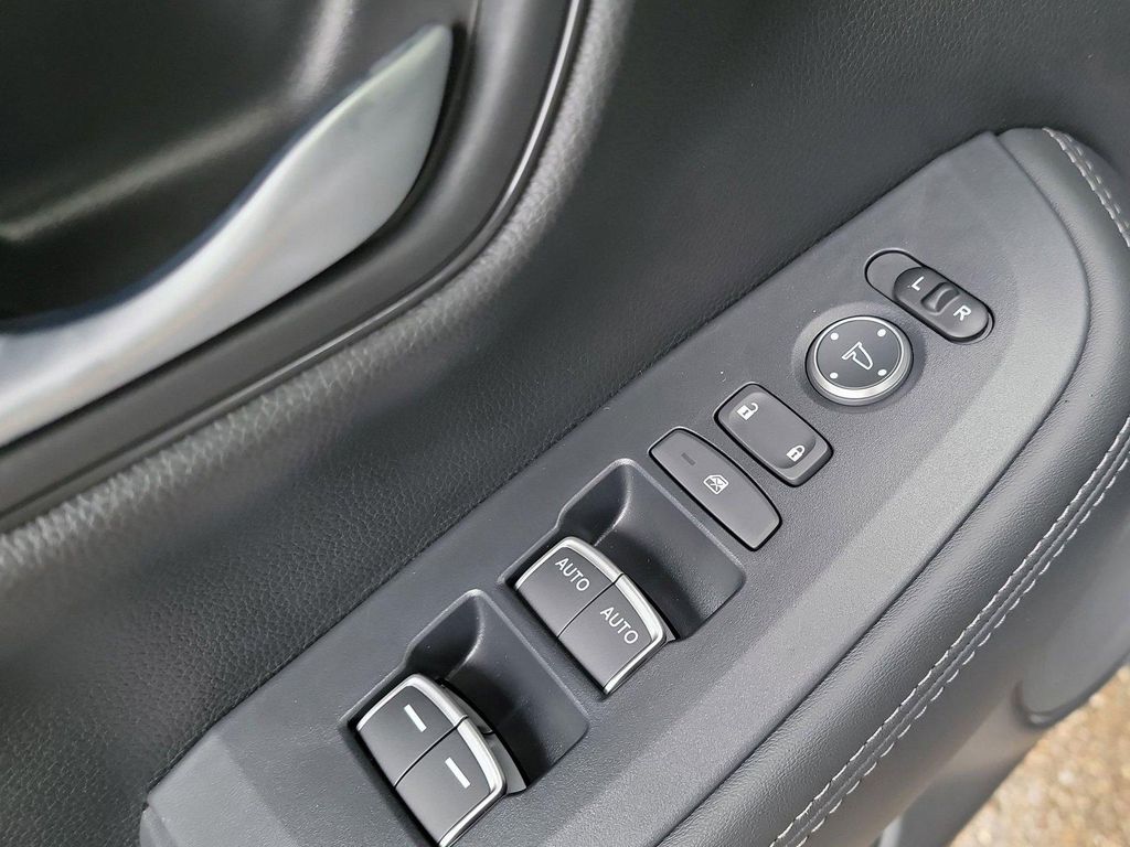 صورة 8 لـ 2027 Honda HR-V EX-L