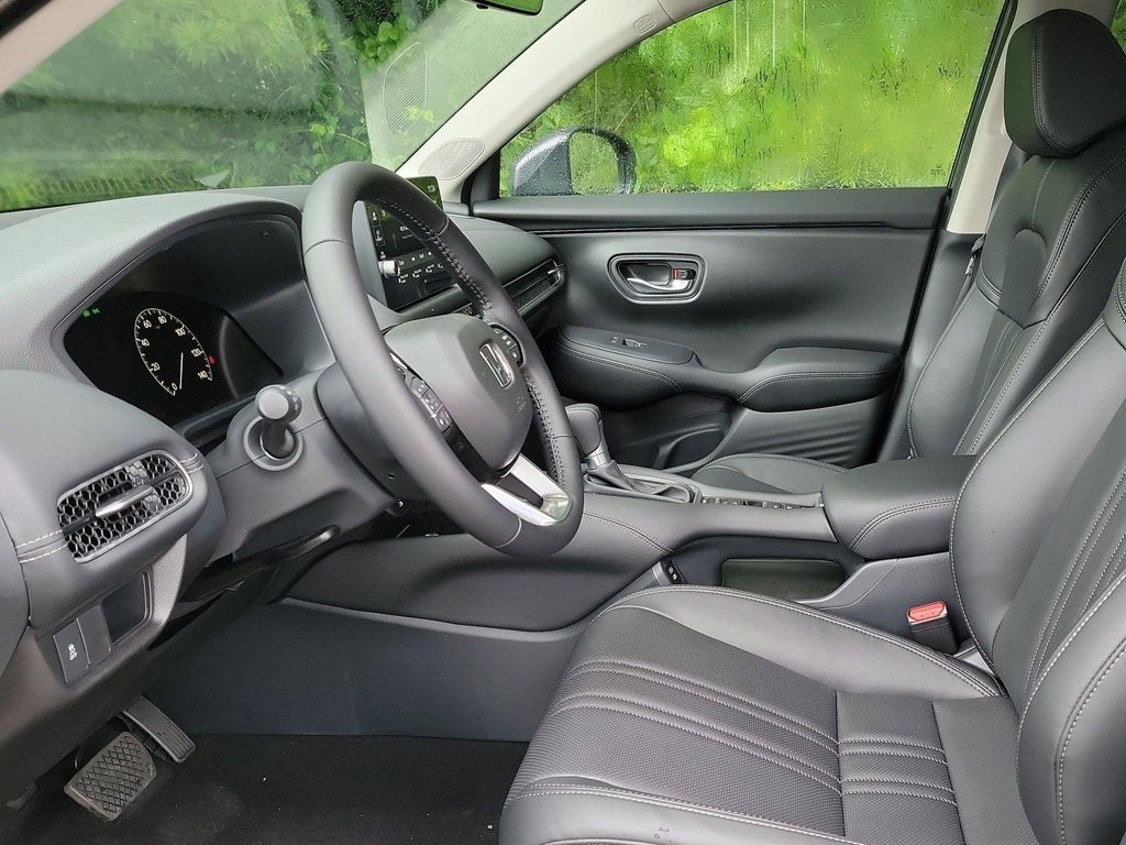 صورة 4 لـ 2027 Honda HR-V EX-L