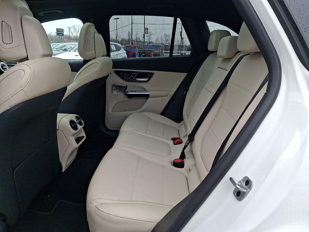 MERCEDES-BENZ GLC - 10