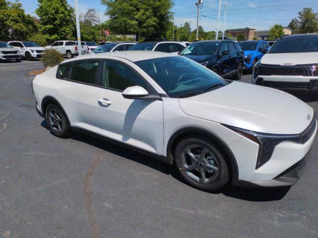 New 2025 Kia K4 LXS