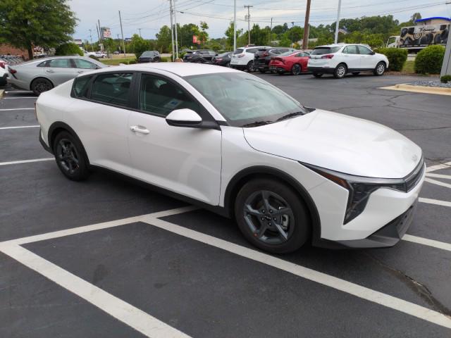 New 2025 Kia K4 LXS
