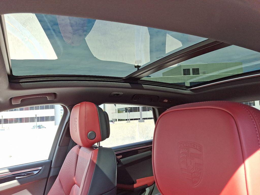 2026 Porsche MACAN — миниатюра 16