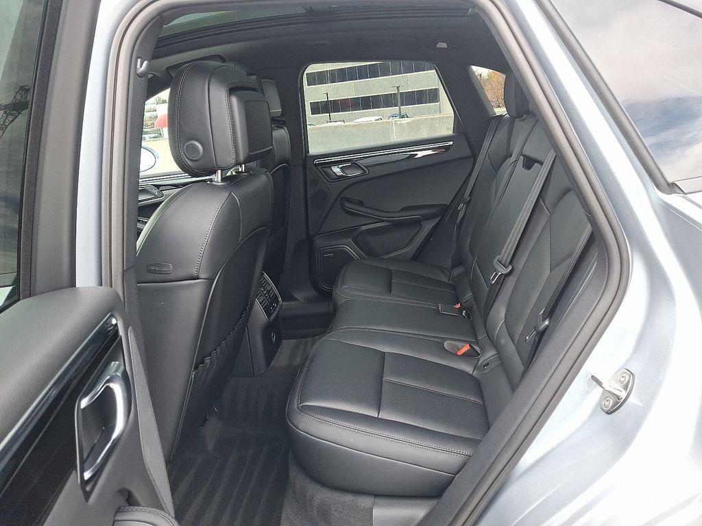 2026 Porsche MACAN — миниатюра 12