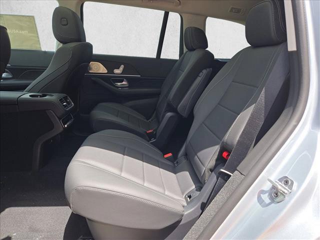 2026 Mercedes-BENZ GLS — миниатюра 15