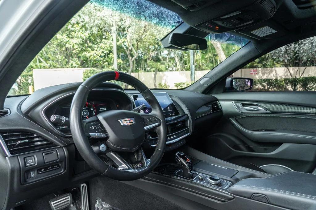 صورة 15 لـ 2024 Cadillac CT5-V 4DR SEDAN BLACKWING