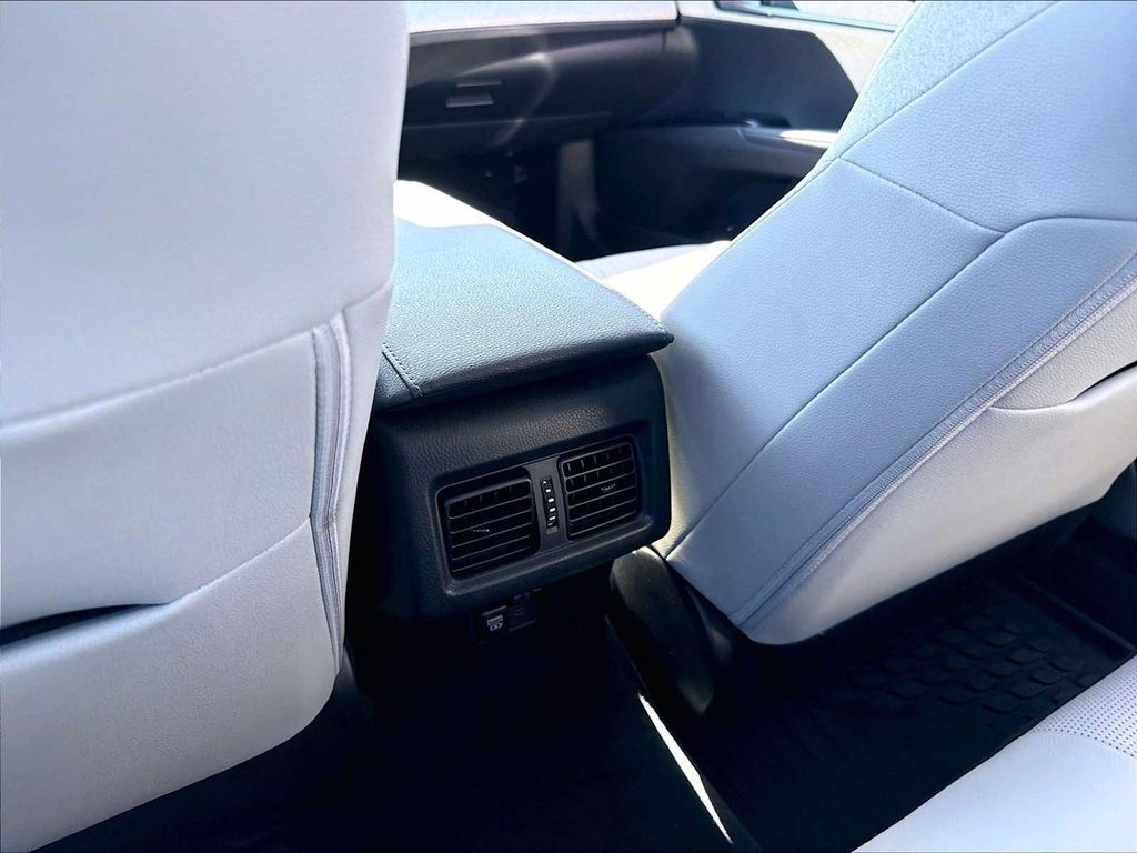 صورة مصغرة 34 لـ 2025 Toyota CAMRY XLE