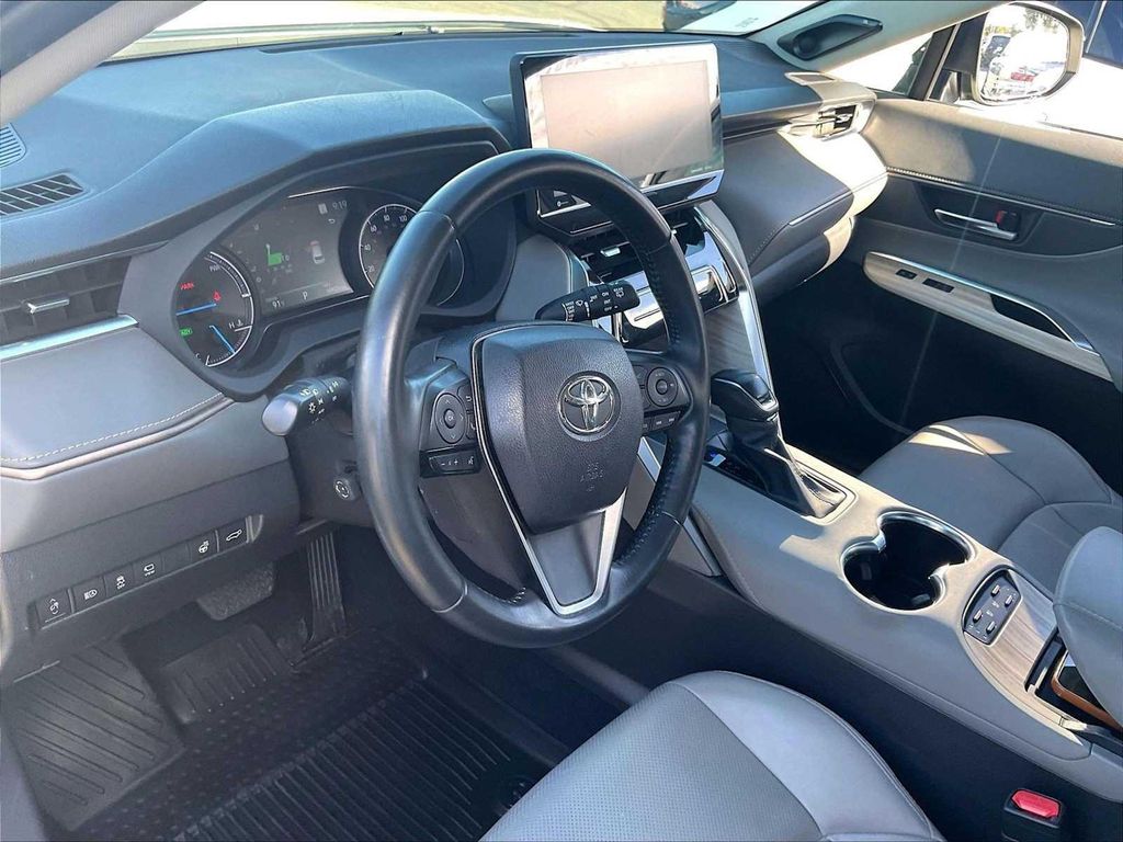 2022 Toyota VENZA LIMITED — фото 12