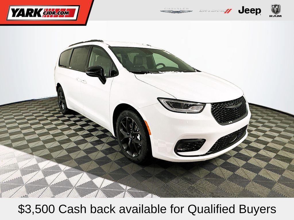 New 2026 Chrysler Pacifica Select