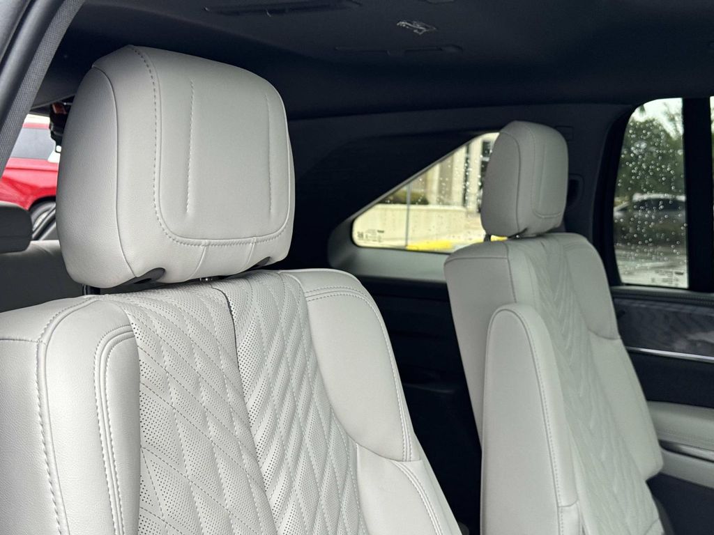 2026 Cadillac ESCALADE IQ LUXURY — миниатюра 24